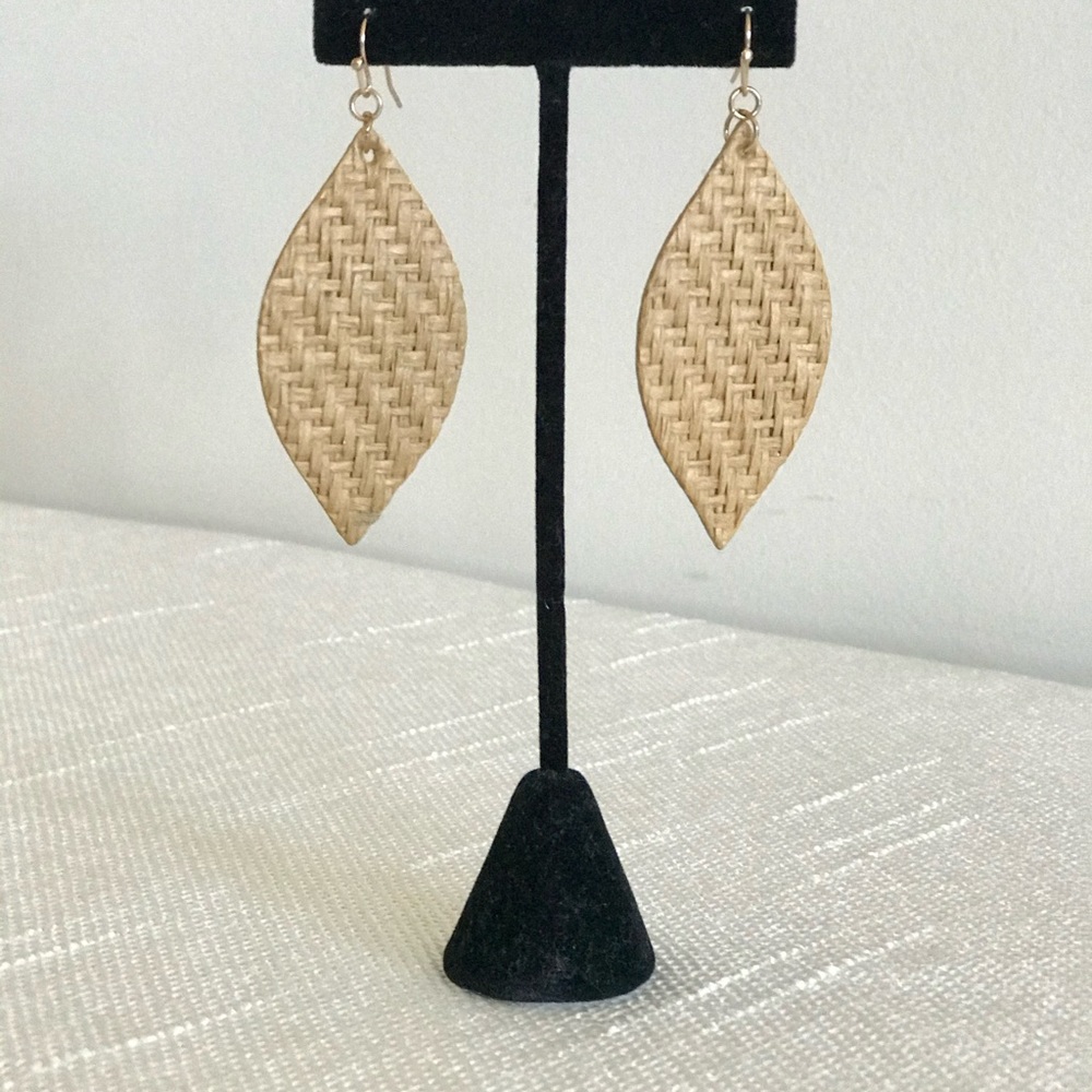 BOUTIQUE ITEM 💥 LAST ONE💥 RAFFIA LEAF EARRINGS